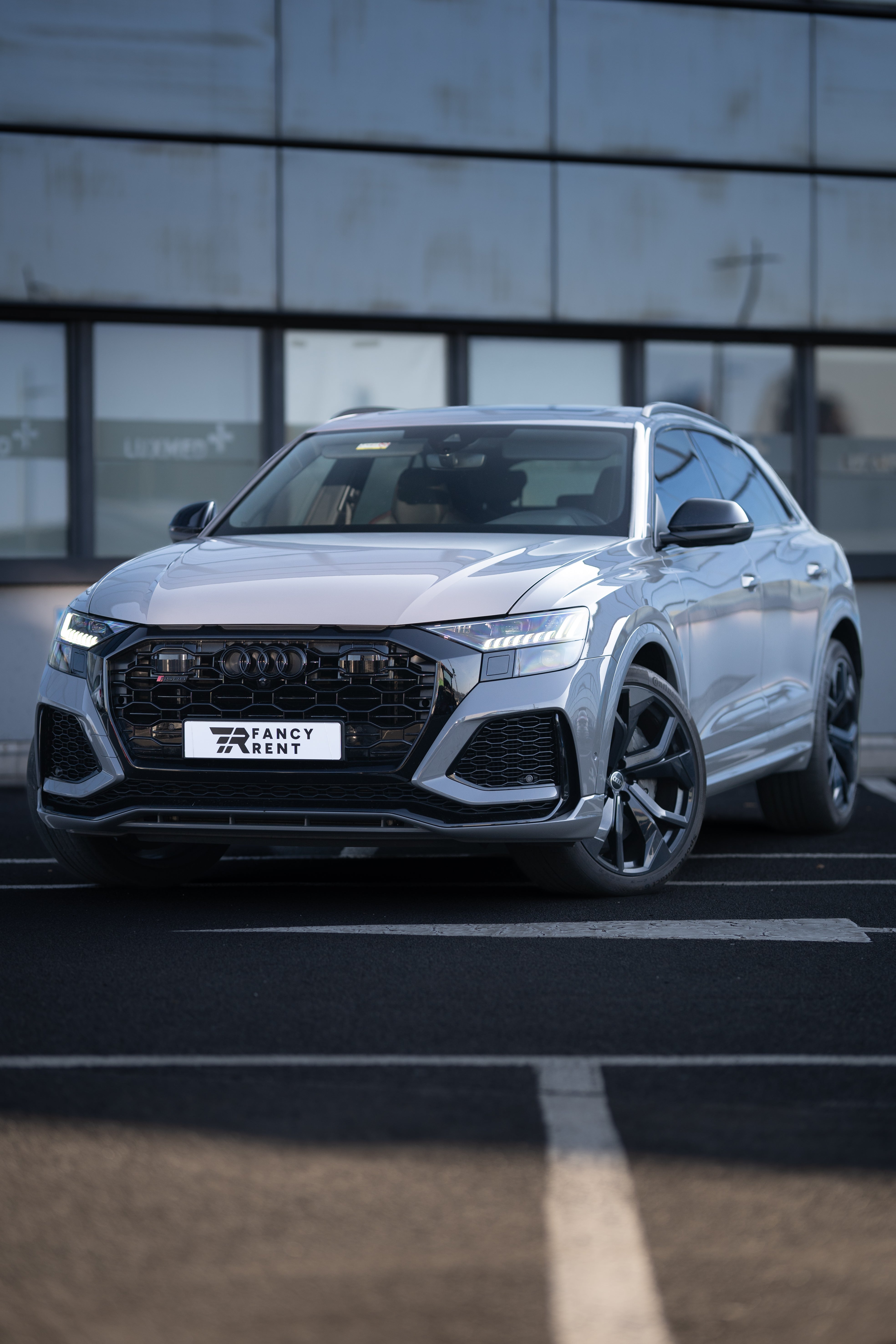 AUDI RSQ8