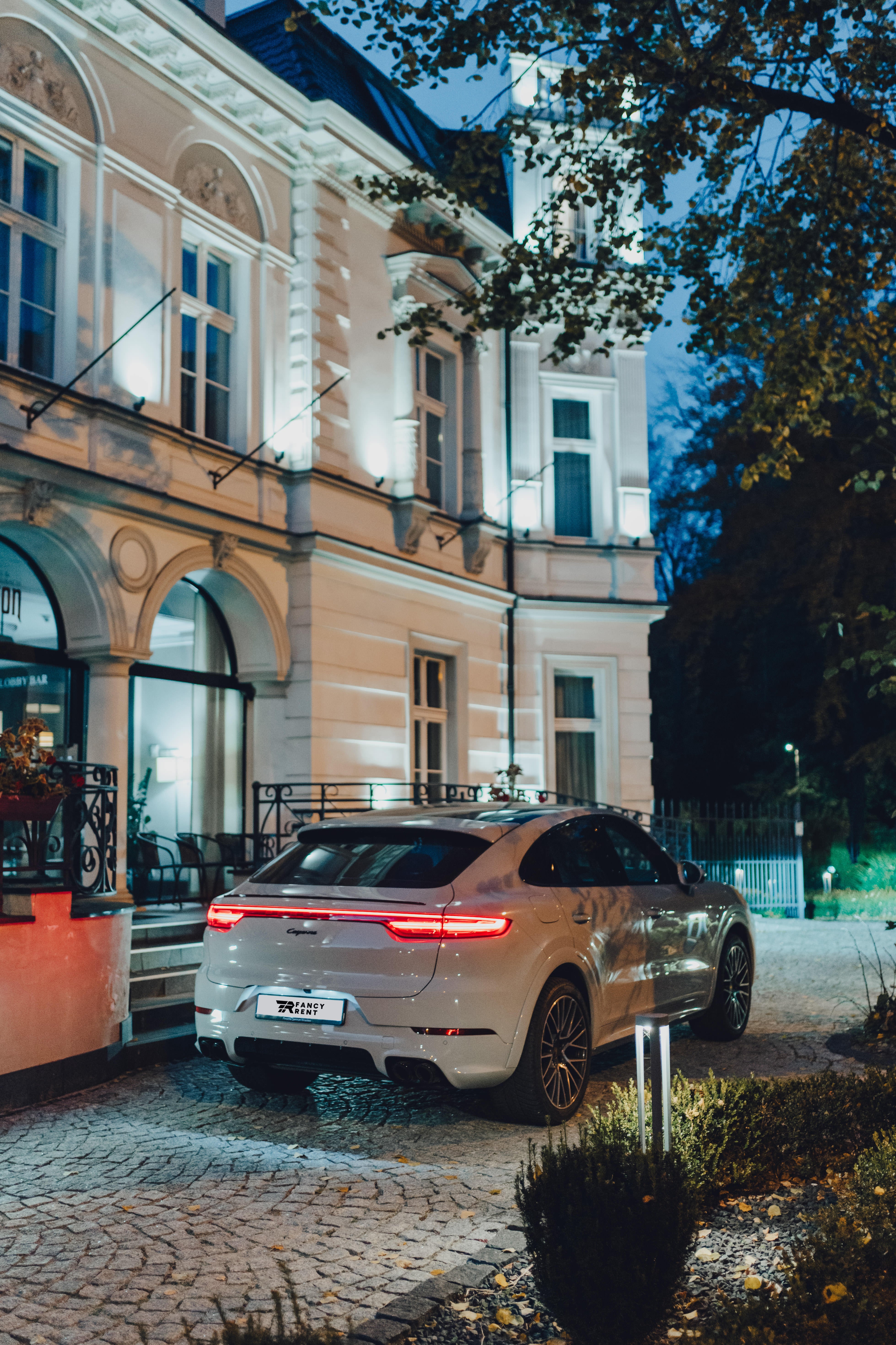 PORSCHE CAYENNE E-HYBRID COUPE