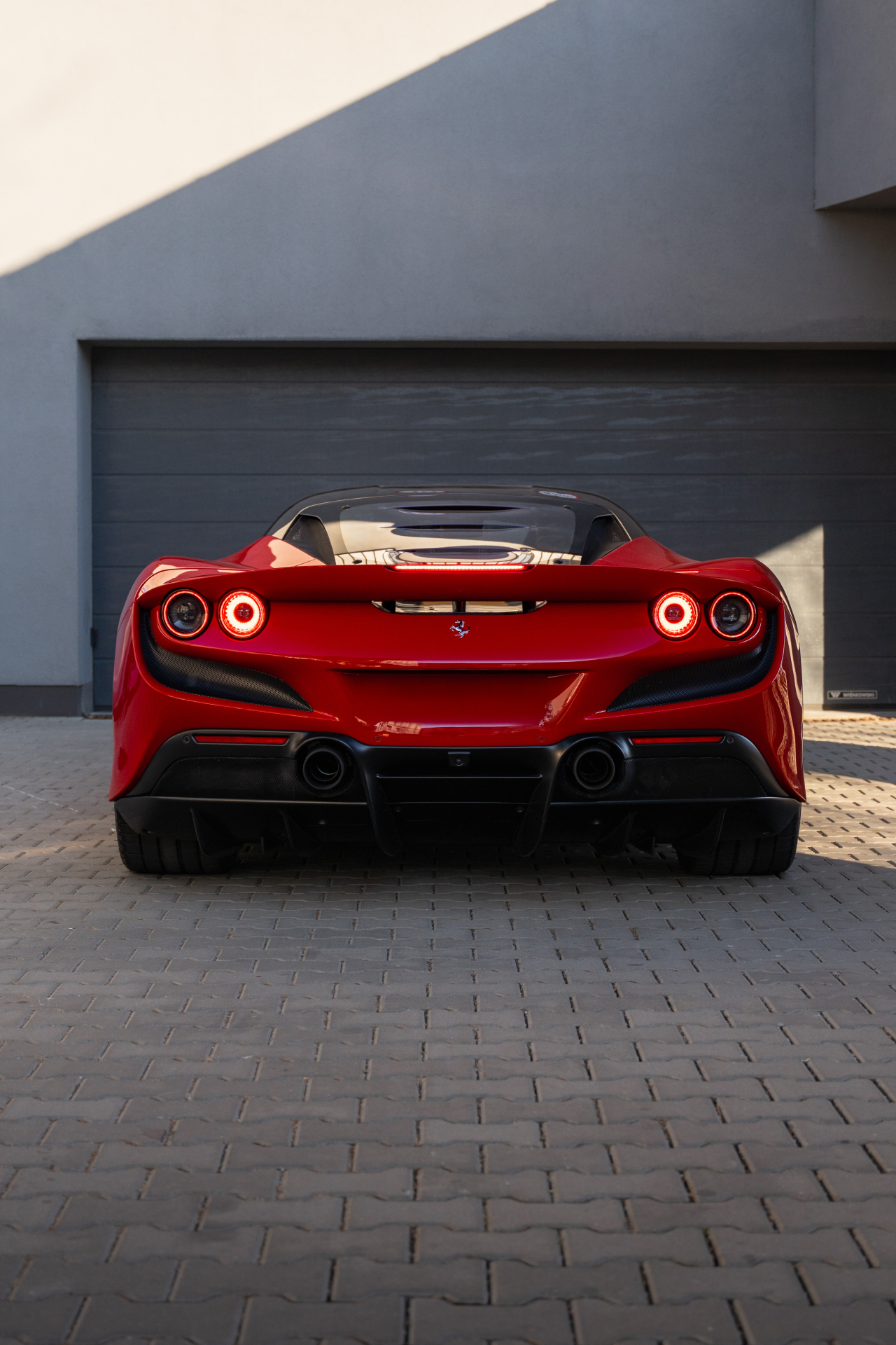FERRARI F8 TRIBUTO